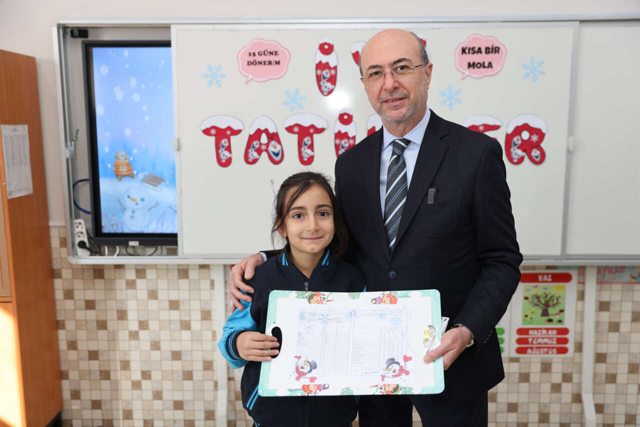 Selçuklu’da öğrenciler karnelerini böyle aldı 16